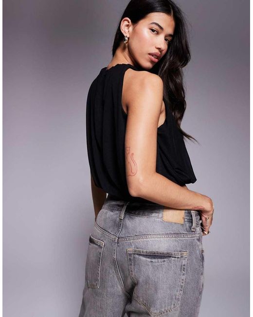 Top Con Cuello Halter Y Bajo Abullonado De ASOS de color Blue