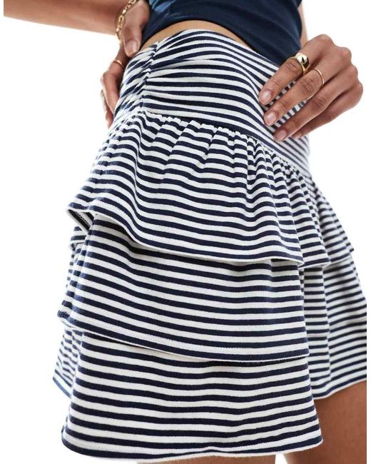 Gonna Pantalone A Vita Medio Alta Bianca E Nera Con Volant di Hollister in Blue