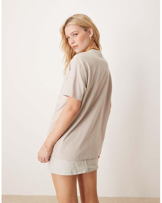 Abercrombie & Fitch T-Shirt Met Korte Mouwen En Aardbeiprint in het Natural