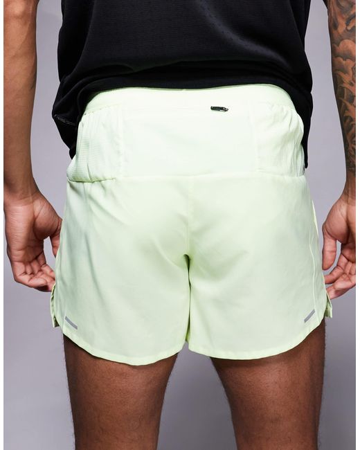 Stride - short 5 pouces en tissu dri-fit - citron Nike pour homme en coloris Green