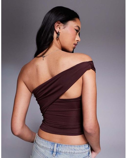ASOS Gerimpelde Top Met Blote Schouder in het Brown