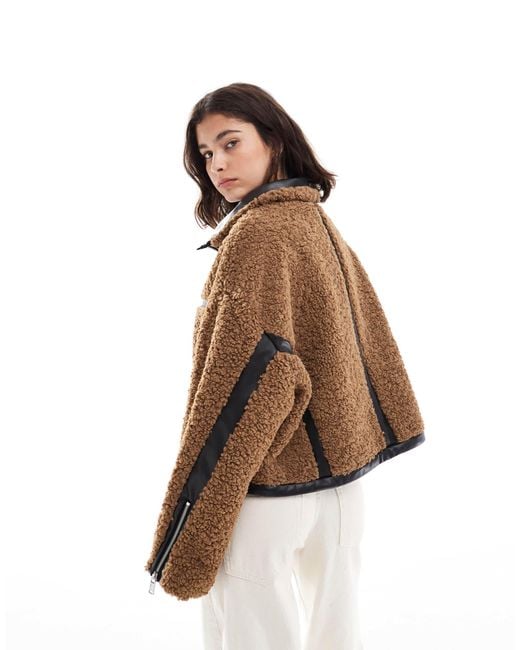 Veste courte en peluche épaisse - marron ONLY en coloris Brown