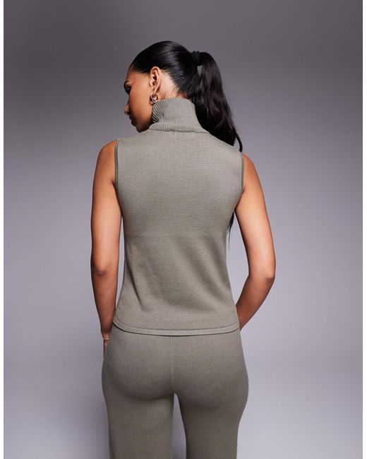 Exclusivité - - top d'ensemble sans manches en fine maille à col roulé - olive Kaiia en coloris Gray