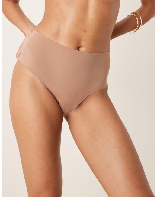 Braguitas Beis Café Con Leche Tipo Tanga Supersmooth Undie-Tectable De -Neutro Spanx de color Natural