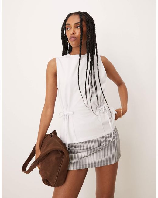 ASOS White – ärmelloses, tailliertes t-shirt