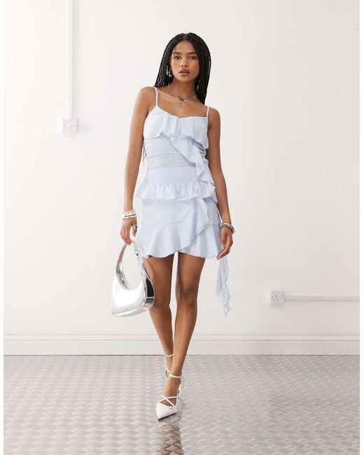 Amy Lynn Asymmetrische Camitop Van Co-Ord Set Met Ruches En Smokwerk in het White