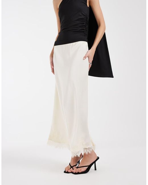 Gonna Lunga di Object in White
