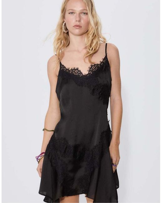 Vestito Corto Con Dettagli di Stradivarius in Black