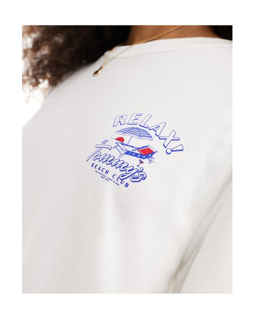 T-shirt unisex vestibilità classica bianca con grafica di Tommy Hilfiger in Blue