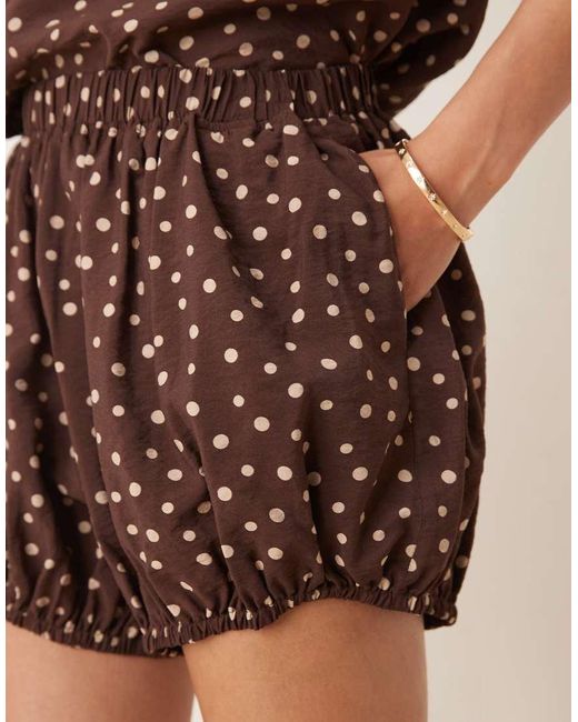 Pantalones Cortos Marrones Estilo Bombachos Con Estampado De Lunares De (Parte De Un Conjunto)-Marrón ASOS de color Brown
