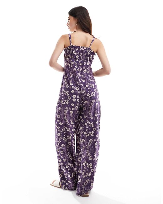 Combinaison à taille froncée et imprimé fleuri avec buste volanté - violet/blanc ASOS en coloris Purple