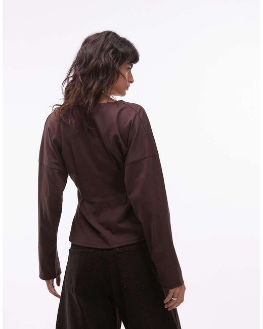 ASOS Getailleerde Top Met V-Hals, Peplum Zoom En Lange Mouwen in het Brown