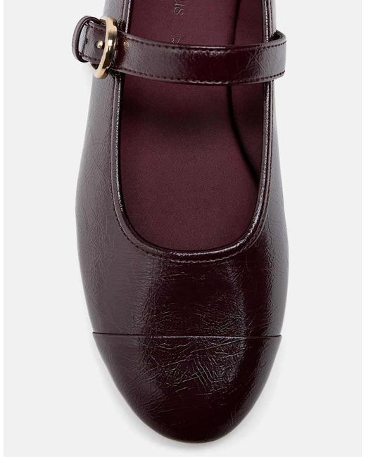 Stradivarius White Leather Effect Ballet Flats With Toecap