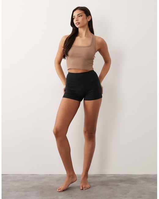 4505 Black Seamless Rib Knit Scoop Neck Cropped Tank Top With Racer Back