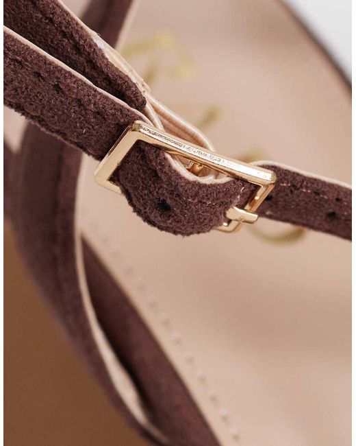Kristina di Raid in Brown