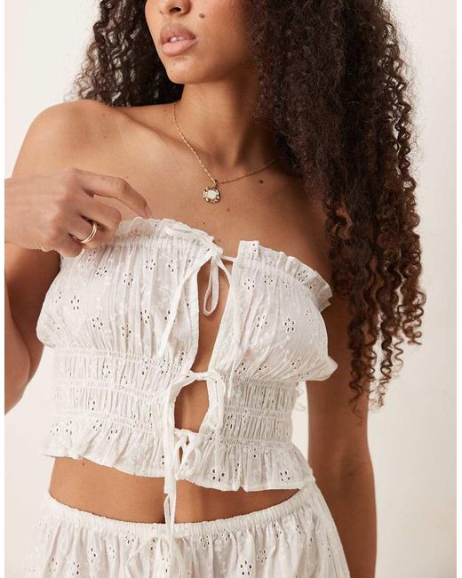 Top Playero Con Escote Palabra De Honor, Lazada Delantera Y Bordado Inglés De (Parte De Un Conjunto) Iisla & Bird de color Natural