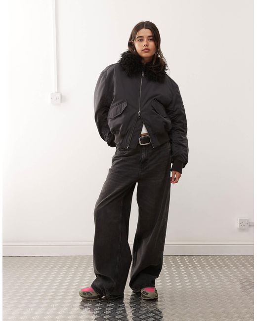 Bomber avec col en fausse fourrure - délavé Weekday en coloris Black