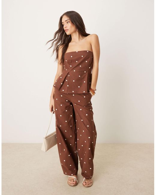 ASOS Brown – trägerloses oberteil aus leinenmix mit punktmuster und abgenähter taillenpartie, kombiteil