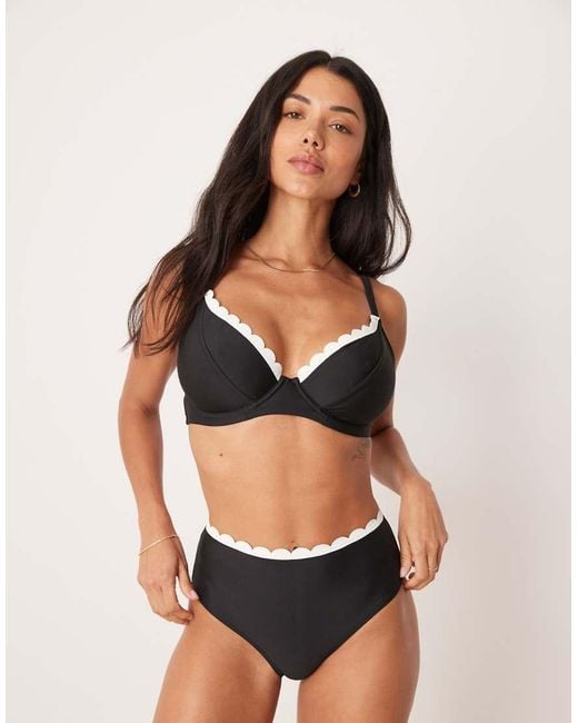 Peek & Beau Black Underwire Bikini Top With Contrast Scallop Edge