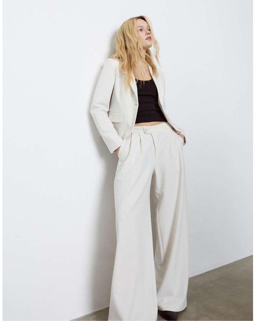 Stradivarius Cropped Blazer in het White