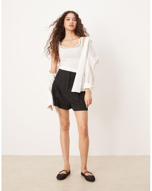 Pantalones Cortos De Sastre Negros De Talle Alto De ASOS de color Natural