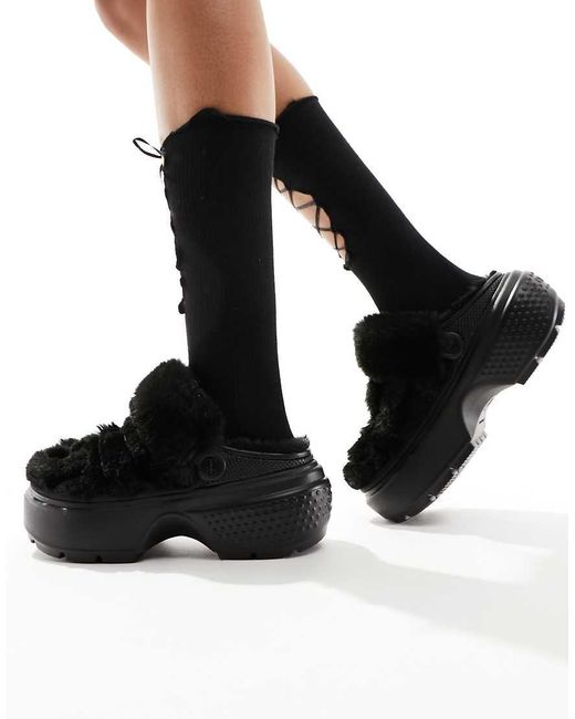 Zuecos Negros Guateados Con Forro Stomp De CROCSTM de color Black