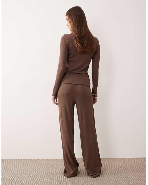 Pantalones Marrón Con Cinturilla Plegada Y Detalle Fruncido De Canalé De ASOS de color Brown