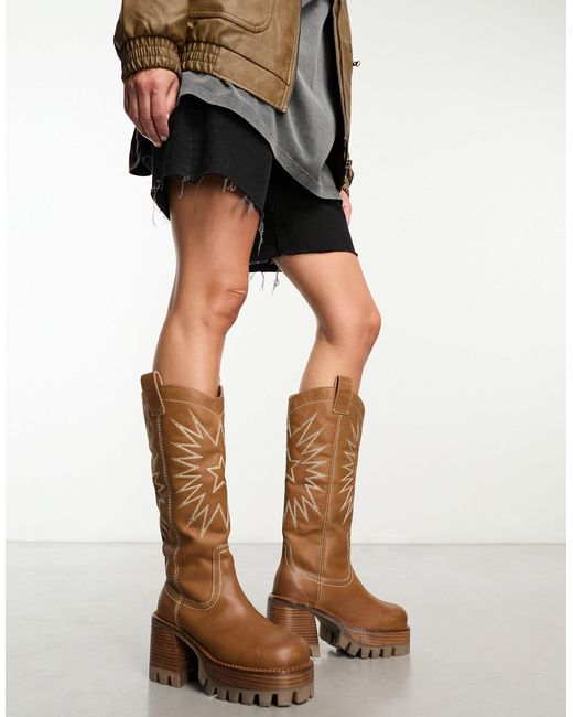 Cosmic - stivali al ginocchio stile western color cuoio di ASOS in Brown