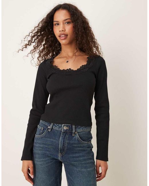 Top A Maniche Lunghe A Coste Con Scollo Rotondo E Finiture di ASOS in Blue