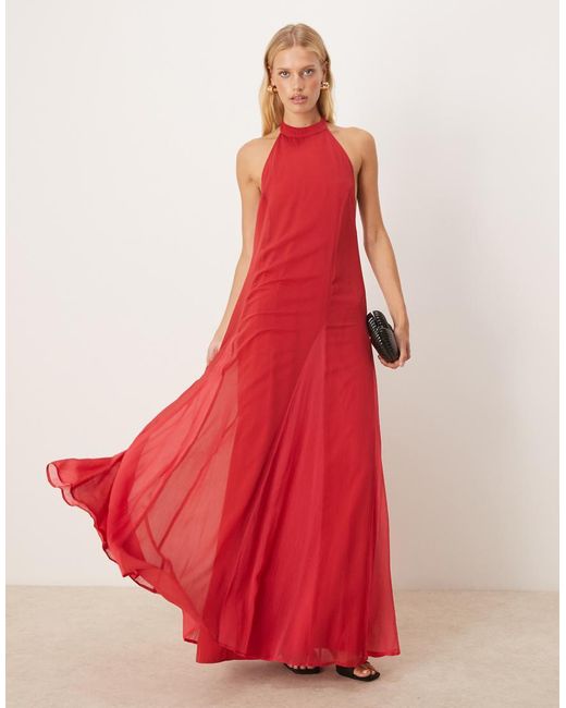Vestido Largo Con Cuello Alto Y Falda De Godets En Contraste De Chifón De ASOS de color Red