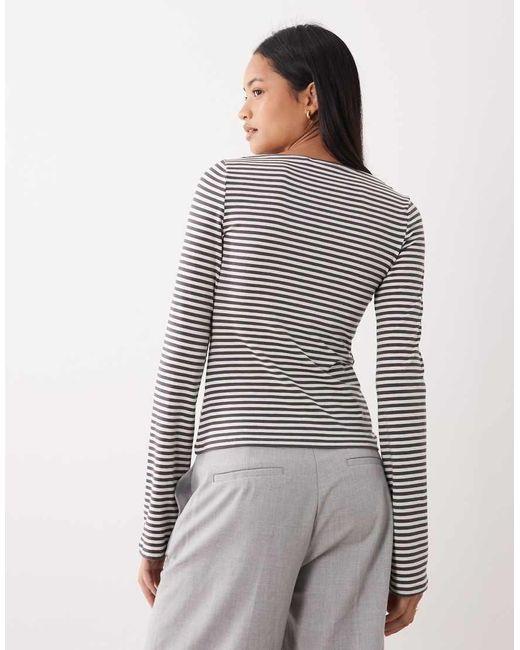 Annie di Weekday in Gray