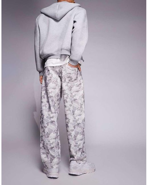 Vaqueros Grises De Corte Recto Suelto Con Estampado De Camuflaje De ASOS de hombre de color Gray