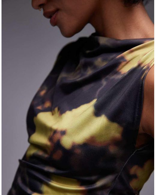 Top Senza Maniche Con Stampa A Fiori Sfocati Arricciato Sul Lato di TOPSHOP in Black