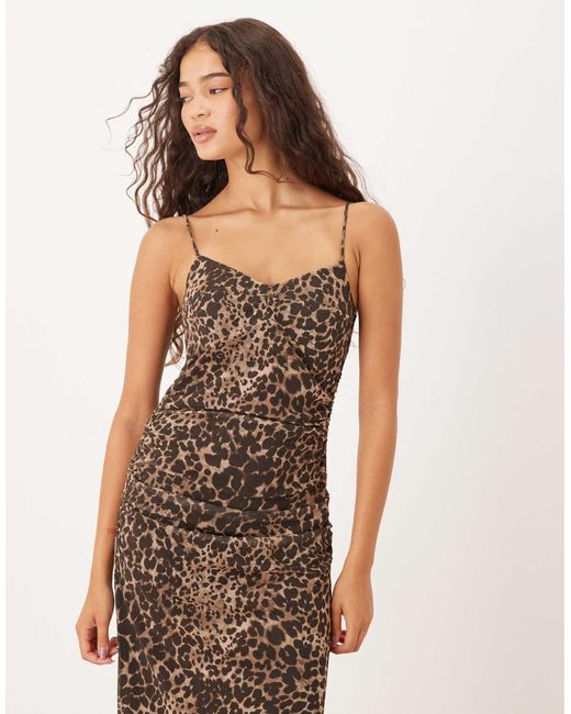 Robe mi-longue ajustée avec imprimé léopard et détails froncés Mango en coloris Natural