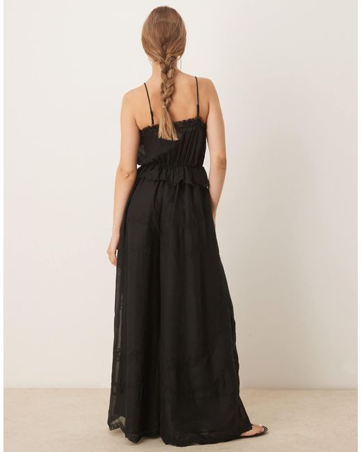 ASOS Black – bestickter jumpsuit