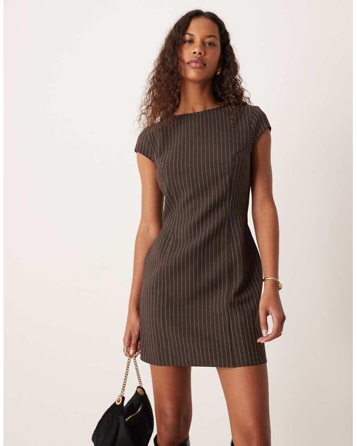 Vestido Corto Marrón Chocolate Con Raya Diplomática Y Mangas De Casquillo De ASOS de color Natural