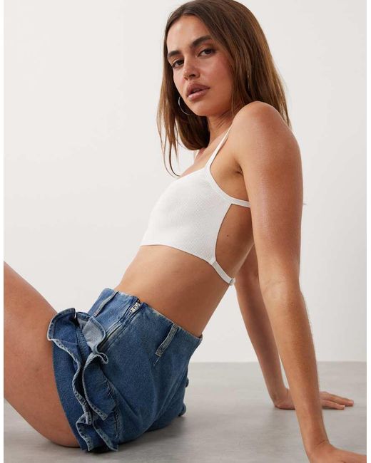 Mango Starring Hailey Bieber in het Blue