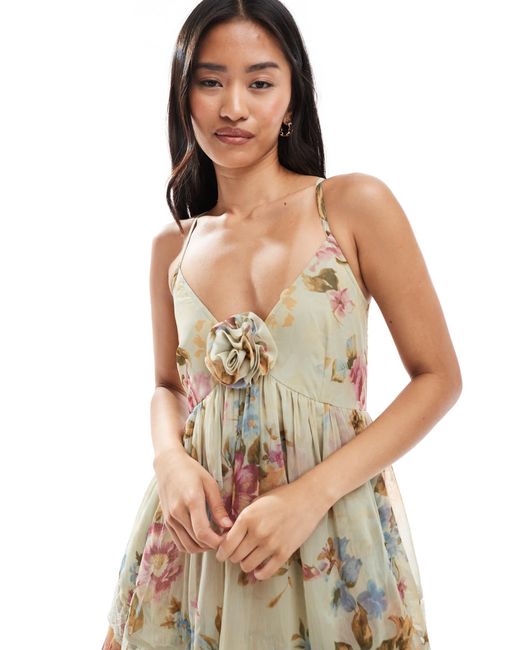 Race day - robe longue en mousseline à volants étagés avec imprimé fleurs Miss Selfridge en coloris Natural