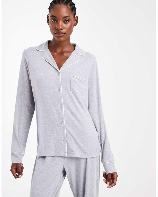 Pijama De Camisa De Manga Larga Y Pantalones Con Ribetes En Contraste De Tejido Supersuave De Asos Design Tall ASOS de color Blue