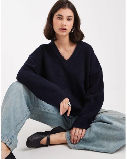 Pull coupe carrée en maille avec col v ASOS en coloris Blue