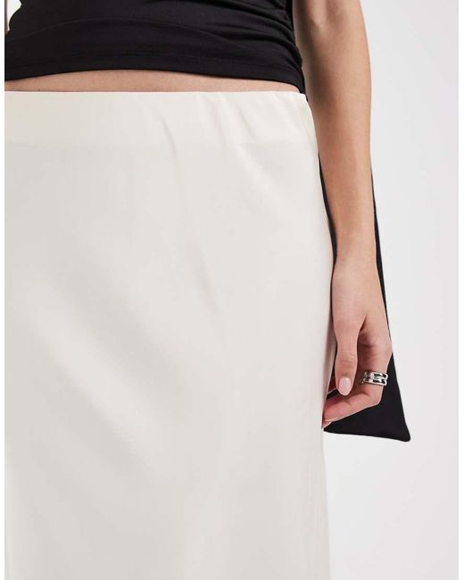 Gonna Lunga di Object in White