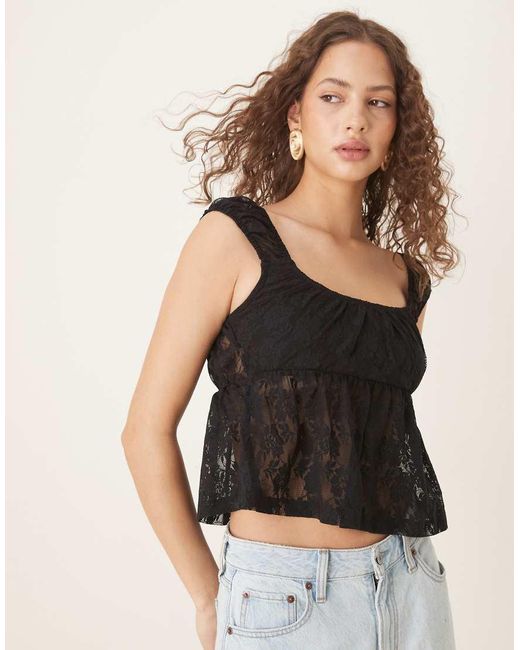 Top De Estilo Babydoll De Encaje De ASOS de color Black