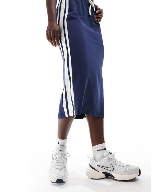 V2K di Nike in White