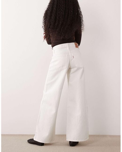 Jean denim large mi-long en Levi's en coloris White