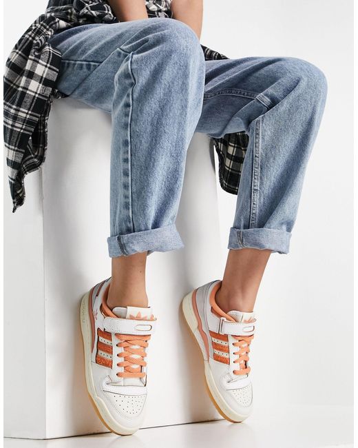 adidas originals forum 84 low trainers in white and blue