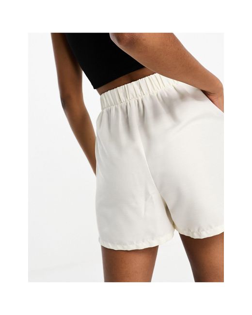 Pantalones cortos Threadbare de color White