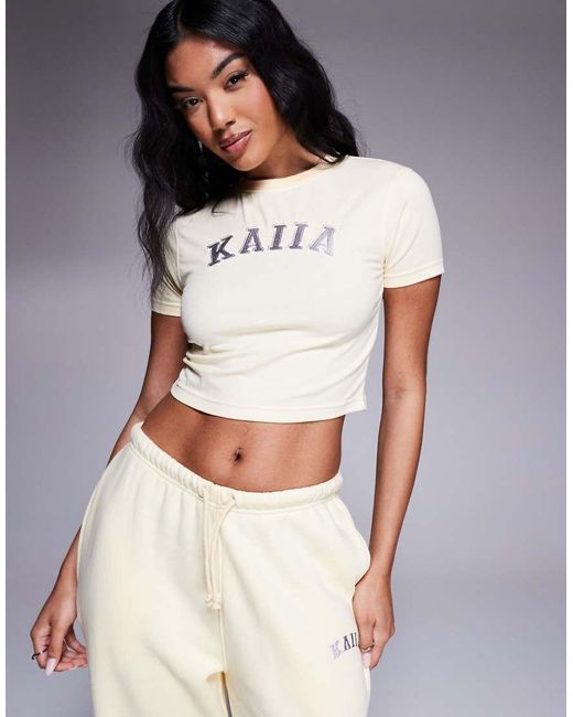 Camiseta Y Gris Oscuro Con Diseño Encogido De (Parte De Un Conjunto) Kaiia de color White