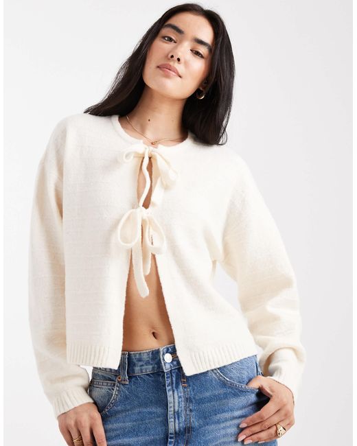 Vero Moda White – vorne gebundene, strukturierte strickjacke
