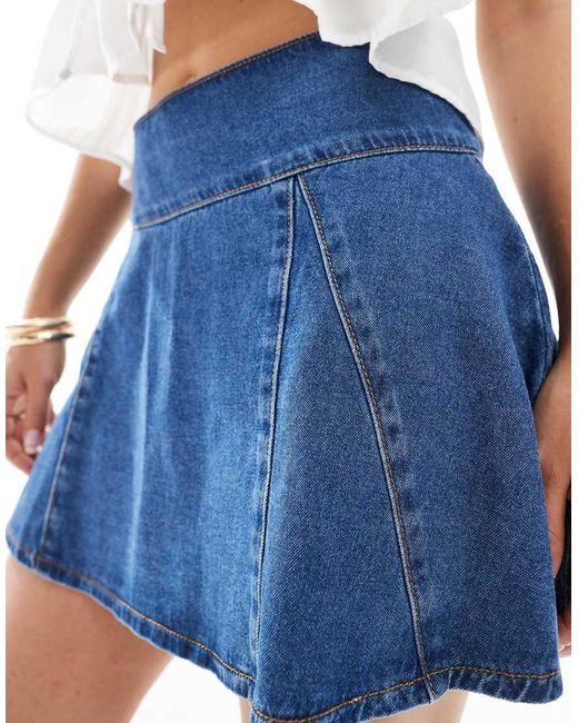 Minifalda Vaquera Medio Con Diseño De Godets De ASOS de color White