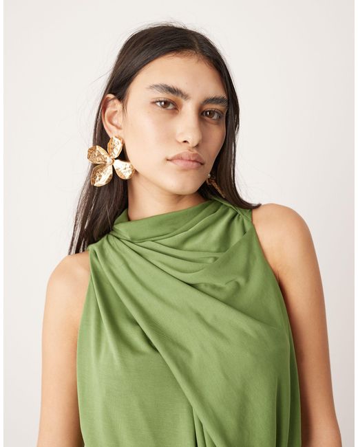 Robe longue sans manches avec détail drapé et finition métallique - vert ASOS en coloris Green